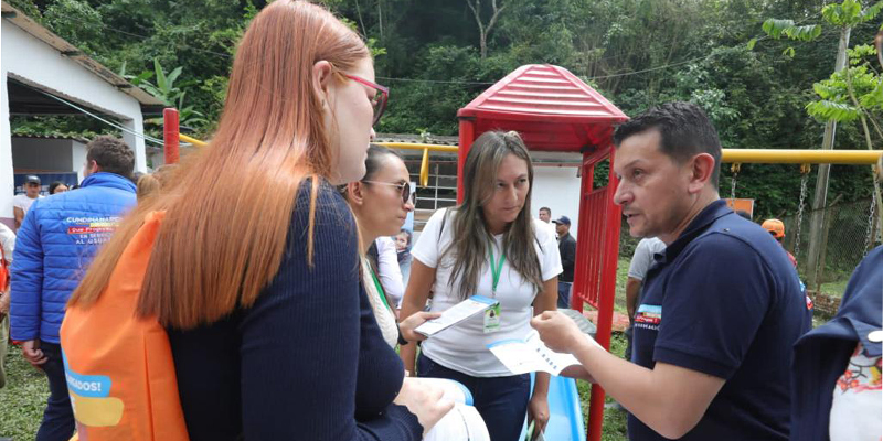 La Gobernación de Cundinamarca presentó su oferta institucional en la Vereda Pajitas del municipio de Bituima 


