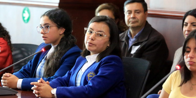 Niños, niñas y adolescentes exponen inquietudes sobre temas bandera en su proceso formativo



























