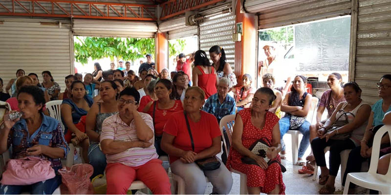 Apoyo a 70 familias de Ricaurte con insumos y gallinas ponedoras