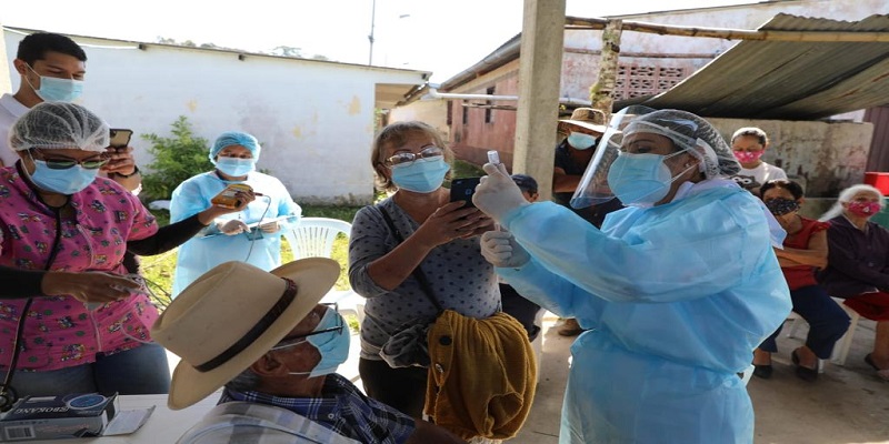 En Cundinamarca, personal de la salud conmemora Día del Trabajo vacunando contra el COVID19
