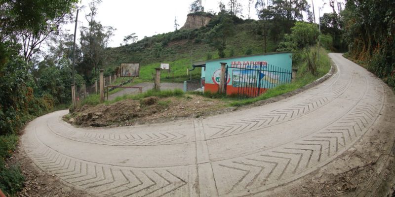 En tiempo récord, comunales de Cundinamarca culminaron 300 placa huellas en 105 municipios

