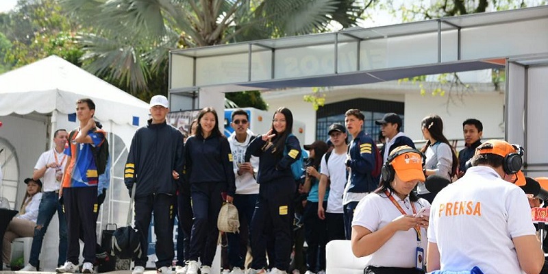 Multitudinaria Feria de Servicios en La Vega 
