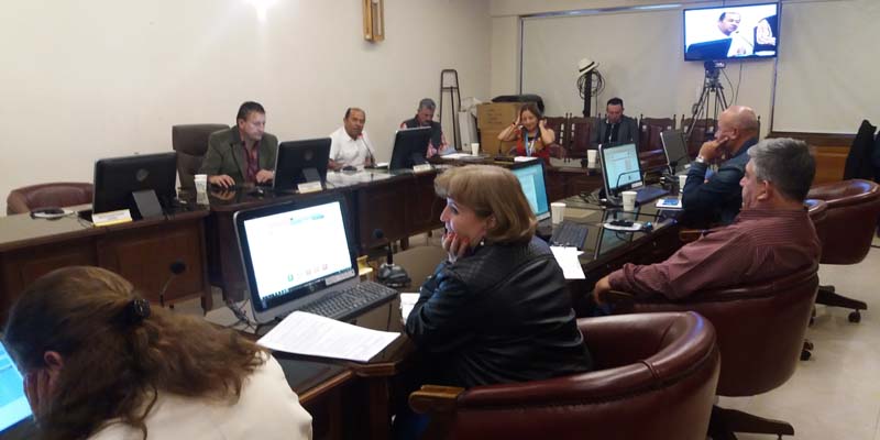 La Felicidad se desplaza a los municipios




















