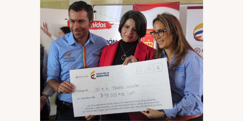 Gobernador Jorge Rey y Ministra de Educación, Gina Parody, entregaron incentivos a los mejores colegios por su excelencia educativa