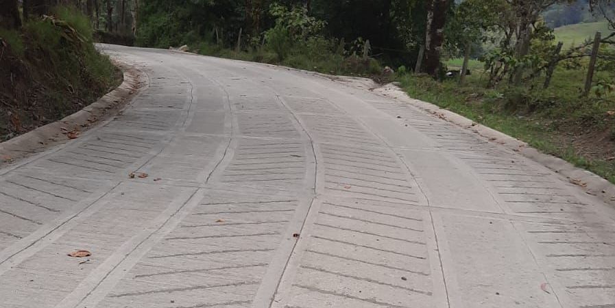 Cundinamarca impulsa la participación comunitaria y construirá 1’200.000 metros cuadrados de placas huella en zonas rurales



