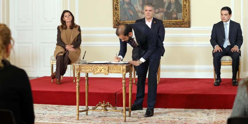 Firman contratos para estudios, diseños e interventoría del RegioTram del Norte