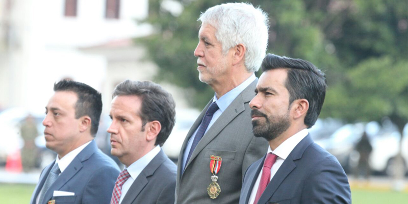 Gobernador Jorge Emilio Rey Ángel recibió medalla “Fe en la causa” del Ejército Nacional




















