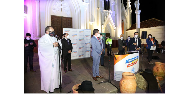 Gobernador firma convenios para mejorar la plaza de mercado y la Basílica de Ubaté