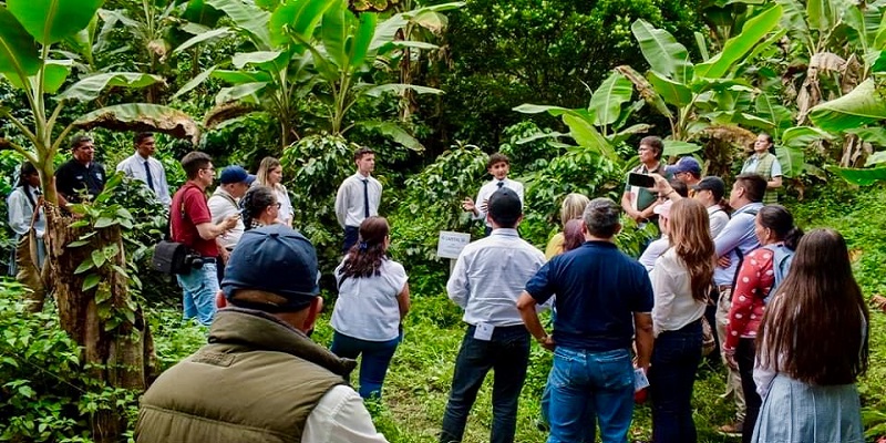 ‘Escuela y Café’ abre las puertas a la formación de jóvenes para promover el desarrollo rural