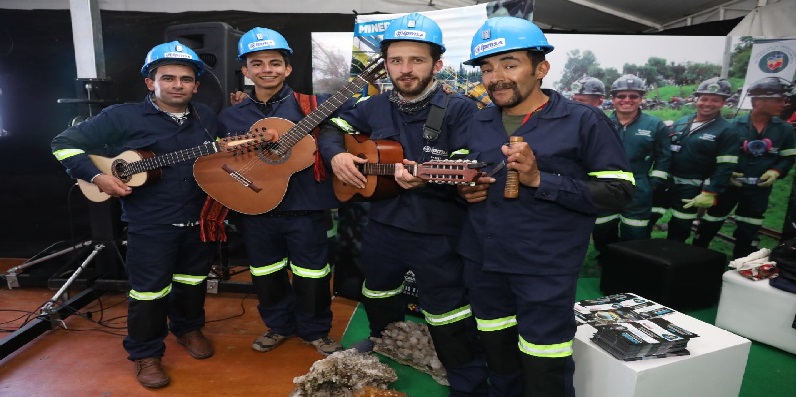¡Que vivan la minería y el carbón!










































