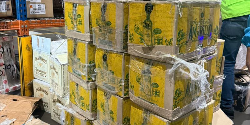 Más de 400 botellas de licor ilegal fueron encontradas en el Aeropuerto El Dorado, gracias a operación conjunta liderada por Cundinamarca