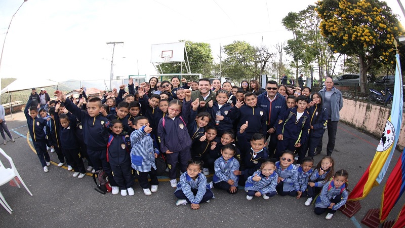 Reposición de equipos hurtados hace felices a 137 niños de Sibaté