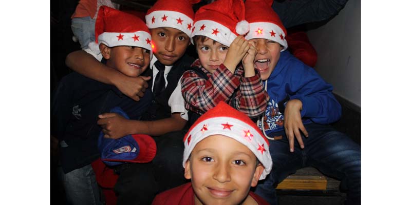 Niños de familias víctimas del conflicto viven navidad de ensueño 
