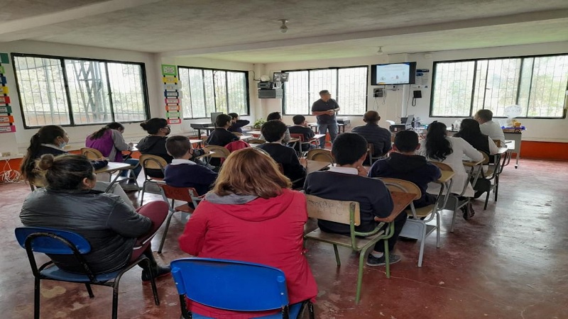 Comunidades rurales participan en los talleres Importancia del uso de las TIC


