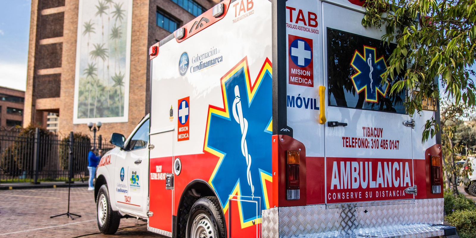 Con $5.000 millones invertidos, Cundinamarca entrega nuevas ambulancias a 13 municipios del departamento

