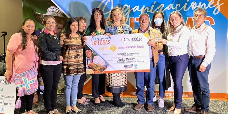 Entrega de reconocimientos a las organizaciones exitosas