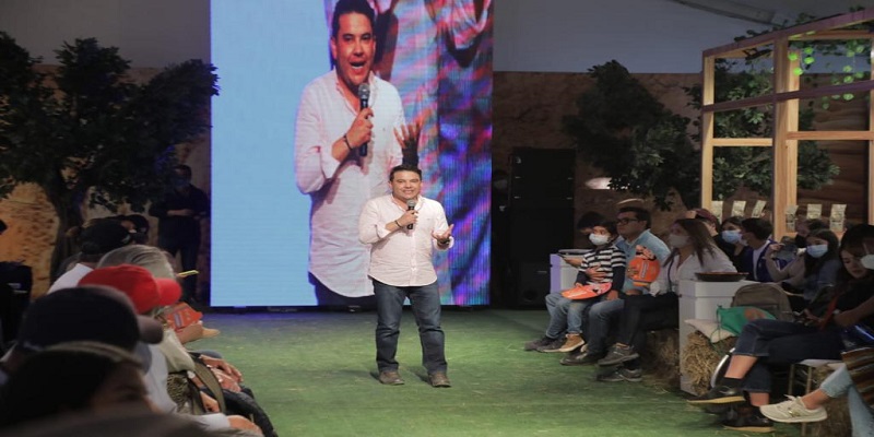 Artesanos de Cundinamarca, presentan artículos de moda de talla mundial