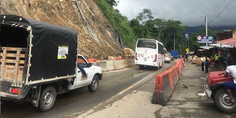 Se habilita paso restringido en KM 74 vía a La Mesa









































