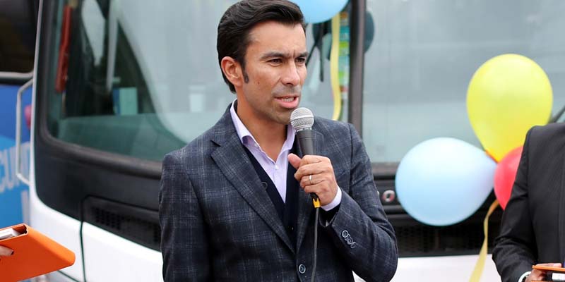 Junín, Ricaurte, Ubaque y Venecia con buses nuevos para transporte escolar

