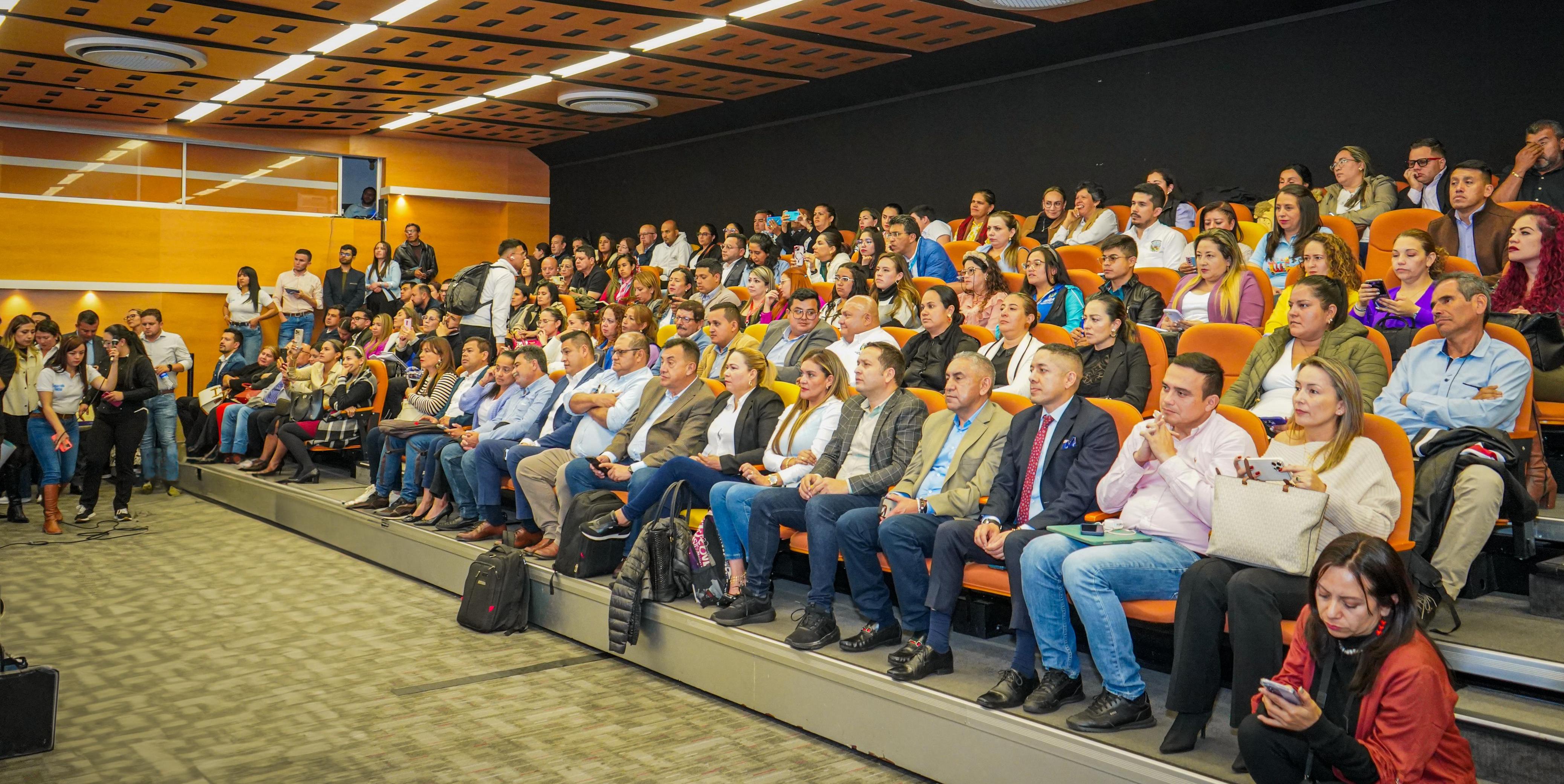 Más de $10.000 millones de inversión para el bienestar de las personas mayores en Cundinamarca 
