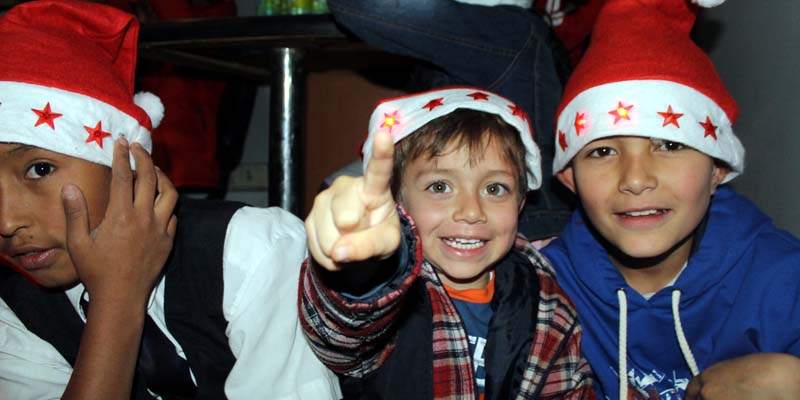 Niños de familias víctimas del conflicto viven navidad de ensueño 