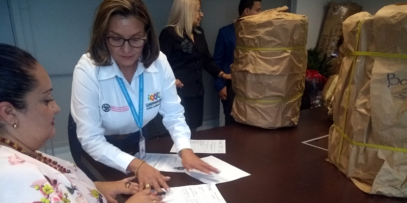 Banda marcial de personas mayores de Pandi recibe dotación instrumental 










