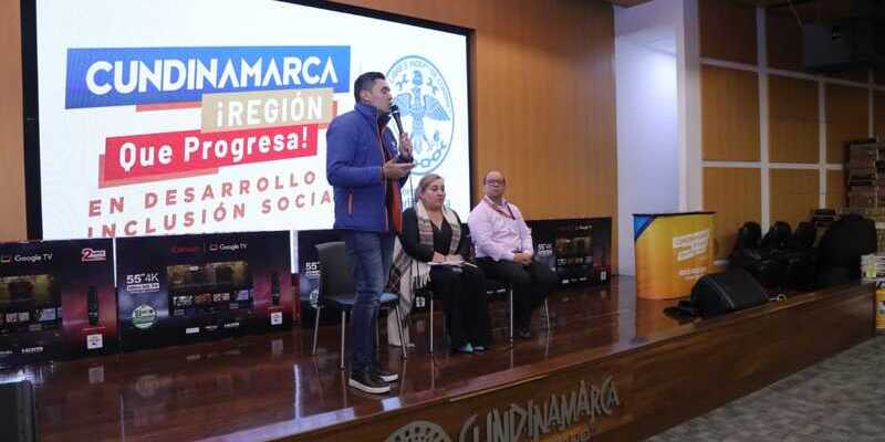 Cundinamarca entrega dotación a casas de juventud de seis municipios