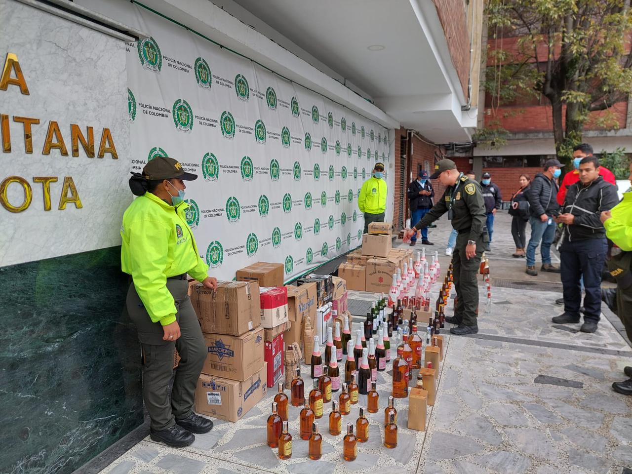 Allanamiento y registro a once locales comerciales de la localidad de Los mártires de la Ciudad Capital 2