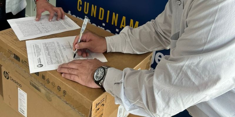 Gobernación de Cundinamarca entrega 15 equipos de última tecnología al Centro Interactivo de Albán