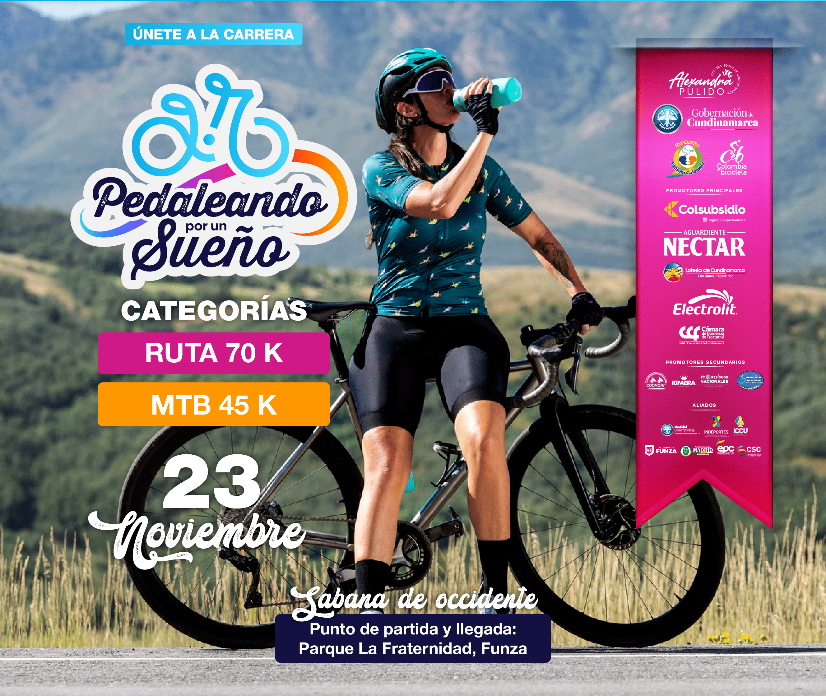 Ciclista femenina en plena ruta rural, bebiendo agua mientras sostiene su bicicleta de ruta. Promoción del evento "Pedaleando por un Sueño", que se llevará a cabo el 23 de noviembre, con categorías Ruta 70K y MTB 45K. 