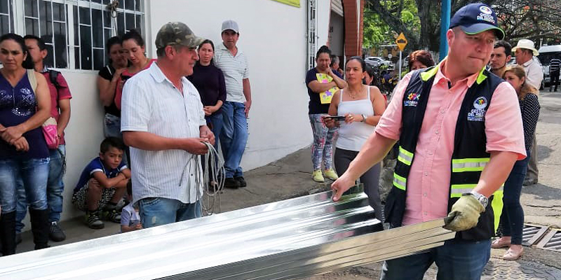 Afectados por vendavales en Pandi, La Palma y Tibacuy recibieron ayudas humanitarias