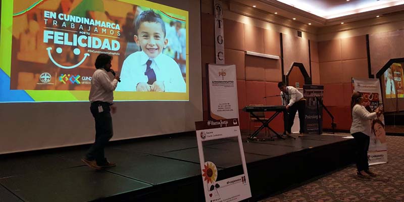 Un espacio para hablar de la felicidad con estudiantes de la Uniminuto en Girardot