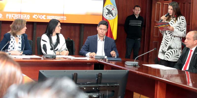 7.295 estudiantes cundinamarqueses beneficiados por alianza gubernamental con Fundación Telefónica 





















