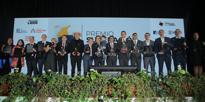Colombia Líder reconoce a Nicolás García como ganador del premio 'Superación de la Pobreza'

