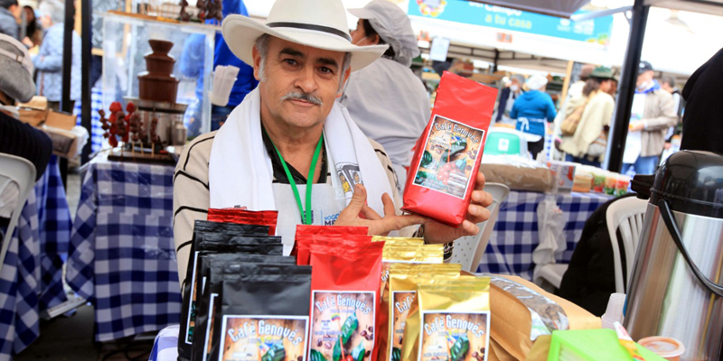 Más de $600 millones en ingresos para pequeños y medianos productores con la estrategia de Mercados Campesinos


