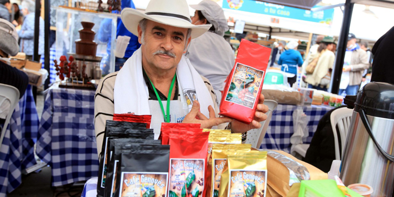 Más de $600 millones en ingresos para pequeños y medianos productores con la estrategia de Mercados Campesinos


