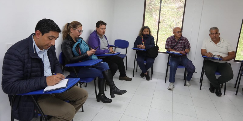 Comenzaron mesas de trabajo y seguimiento a obras en la Troncal del Tequendama