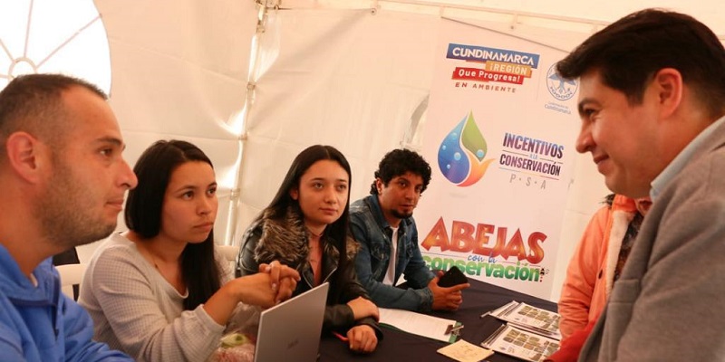 Feria departamental de servicios en la provincia de Sabana Centro
