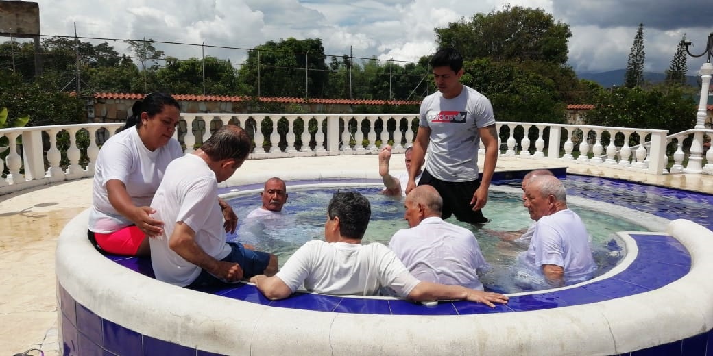 Adultos mayores del Centro Bienestar del Anciano Belmira disfrutaron un día de campo




