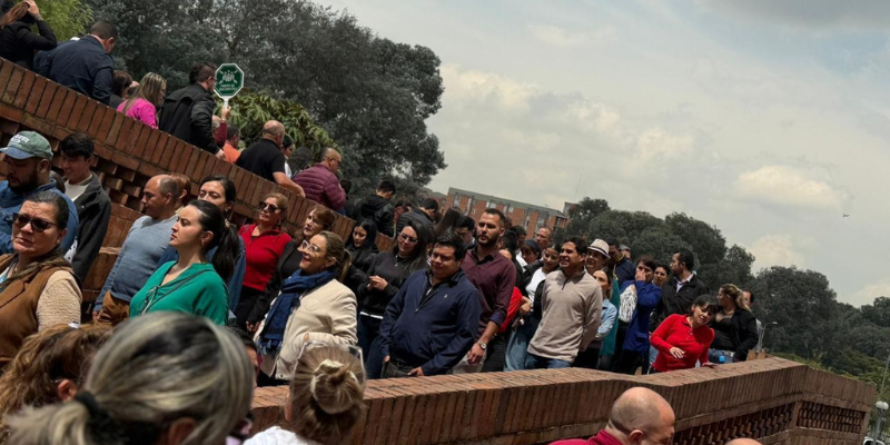2.710 personas fueron evacuadas en 12 minutos durante el Simulacro de Evacuación 2025 en la Gobernación de Cundinamarca


