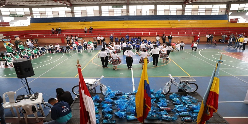 Los niños de Cundinamarca se la juegan por la paz



