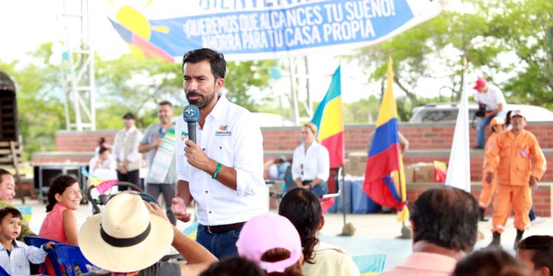 Trescientos ochenta familias en Beltrán y Guataquí cumplirán su sueño de tener casa propia















































