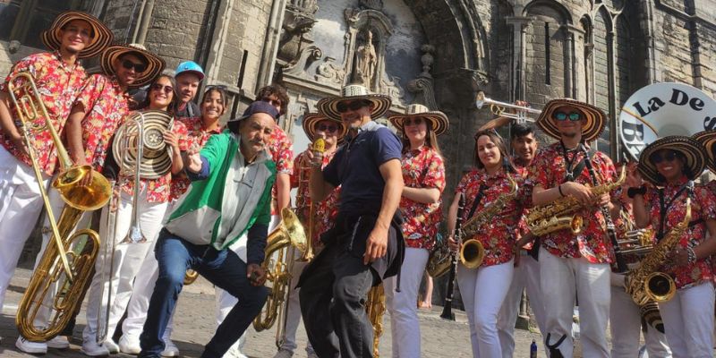 La banda  folklórica cundinamarquesa "La De Si” regresa a Colombia tras exitosa gira en Europa
