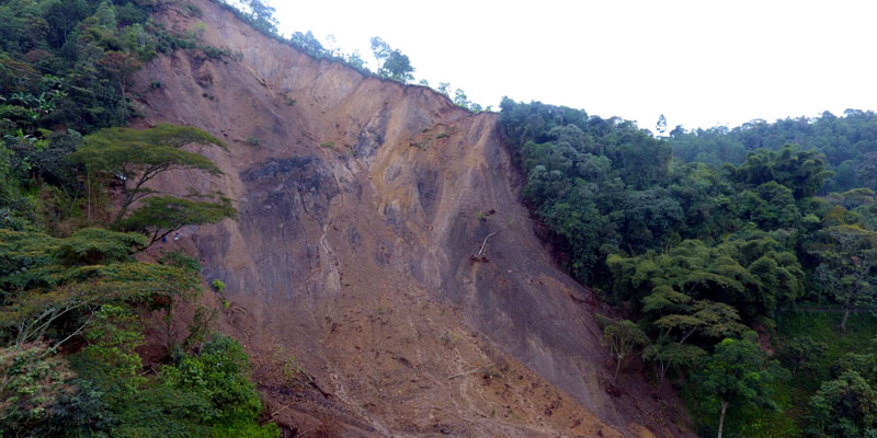 Maquinaria amarilla atendió emergencia vial en La Vega  
























