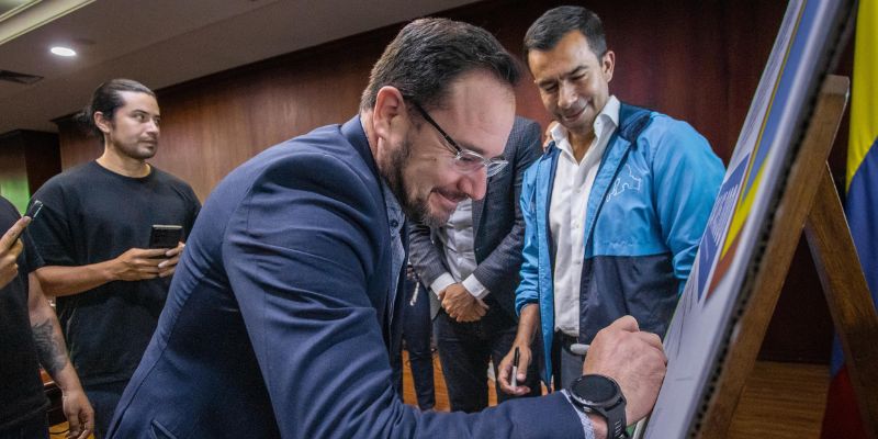 Gobernador de Cundinamarca firmó cinco convenios por más de $1.700 millones para fortalecer acciones ambientales