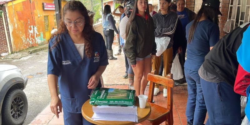85 perros y gatos afectados por la emergencia invernal en Quetame reciben atención