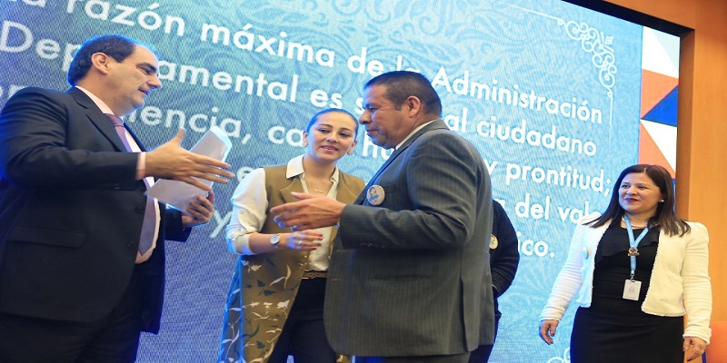 Funcionarios cundinamarqueses que se destacan por su vocación de servicio


