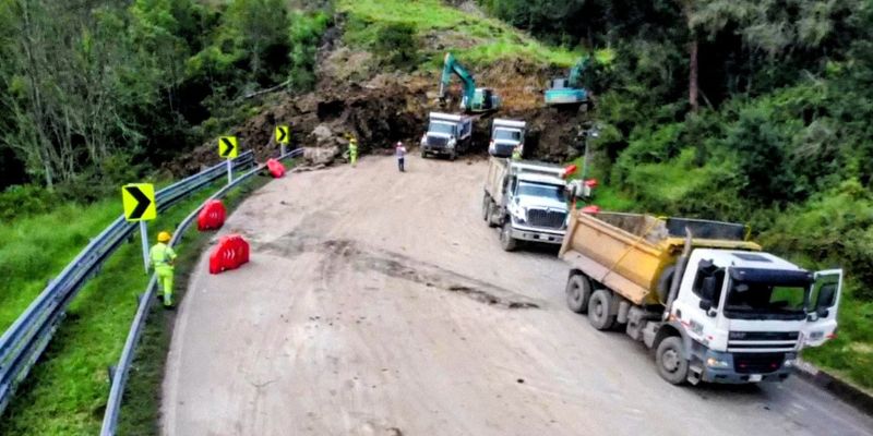 Gobernador Jorge Rey advierte que la montaña en Chipaque sigue cediendo y amenaza viviendas



