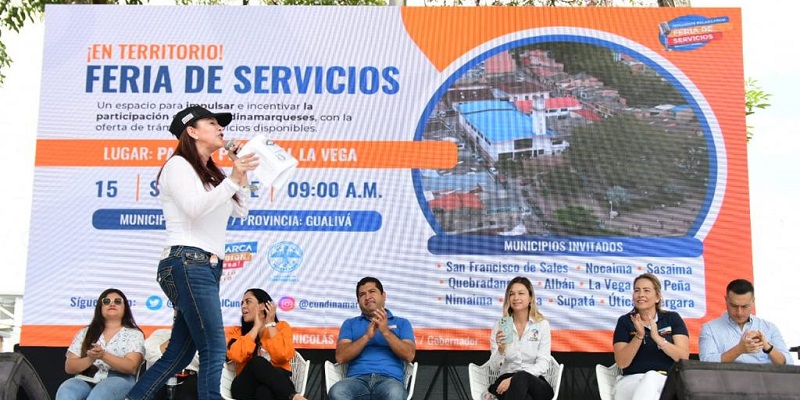 Multitudinaria Feria de Servicios en La Vega 
