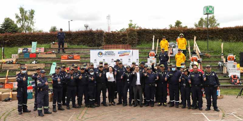 Con $1.214 millones en equipos de última tecnología se fortalecen los Bomberos de Cundinamarca 






